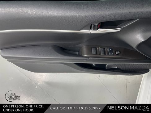 Used 2022 Toyota Camry SE image 19