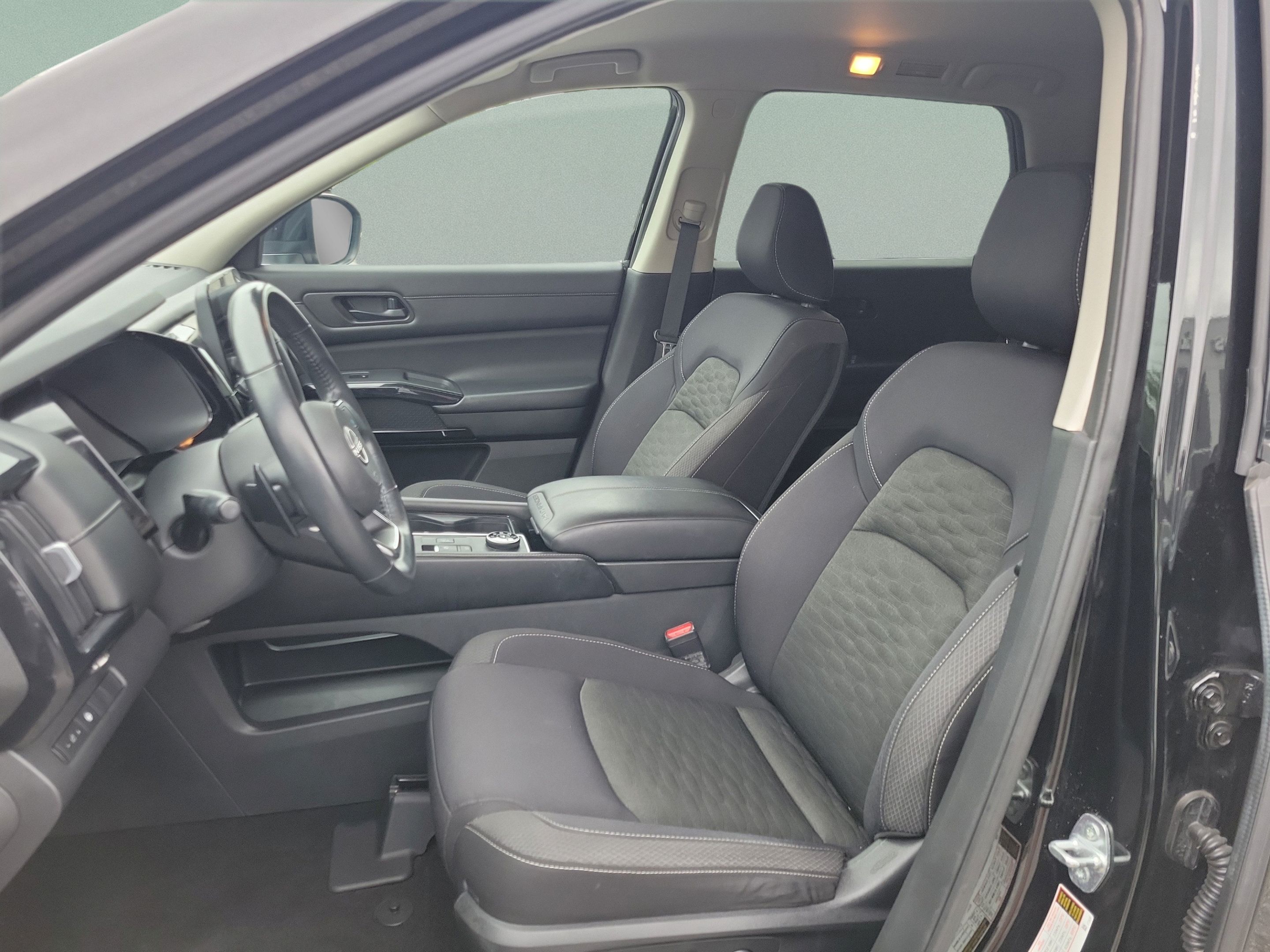 Used 2023 Nissan Pathfinder SV AWD/4WD image 22
