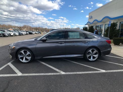 Used 2018 Honda Accord Touring image 7