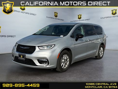 Used 2024 Chrysler Pacifica Touring-L image 1