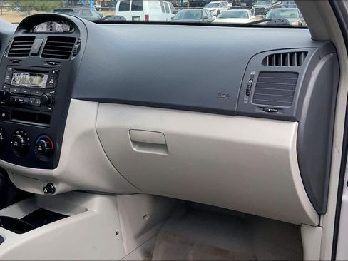 Used 2005 Kia Spectra LX image 18