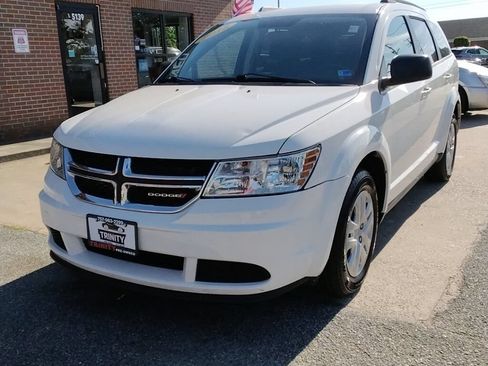 Used 2018 Dodge Journey SE FWD image 1