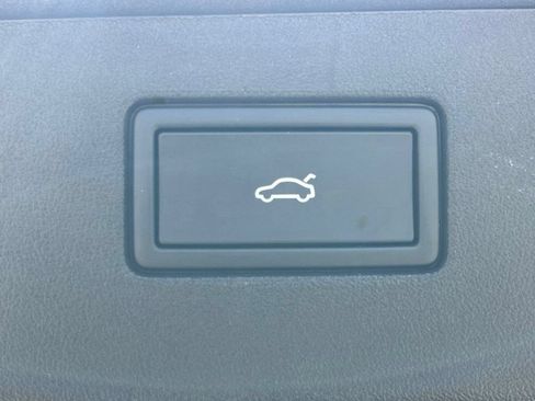 Certified 2025 Volkswagen Tiguan SE FWD image 53