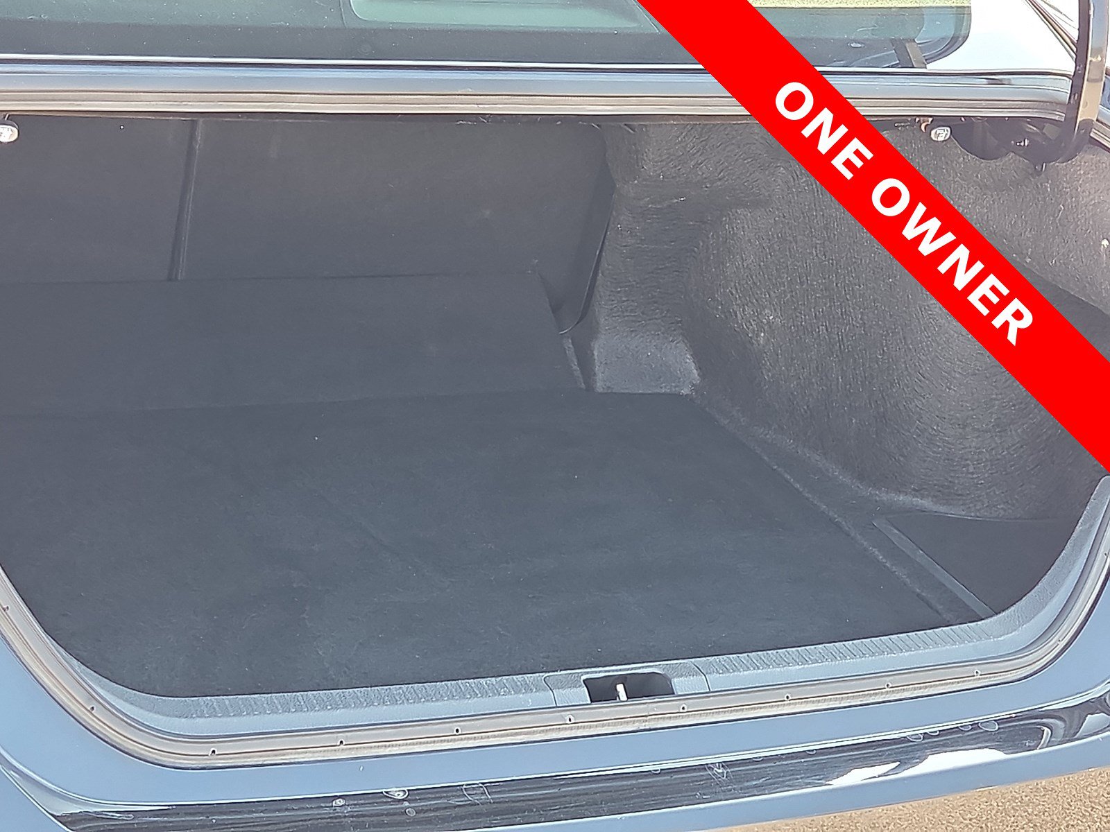 Used 2025 Toyota Camry SE FWD image 9