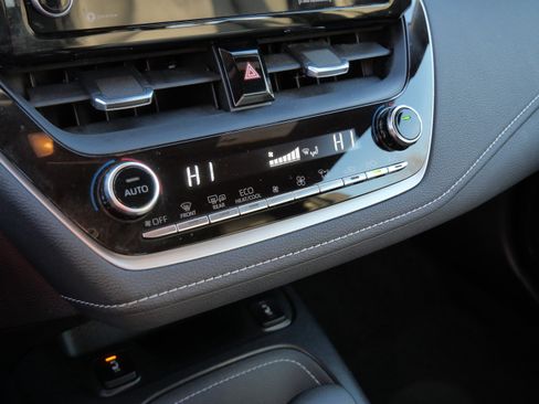 Certified 2019 Toyota Corolla XSE image 24