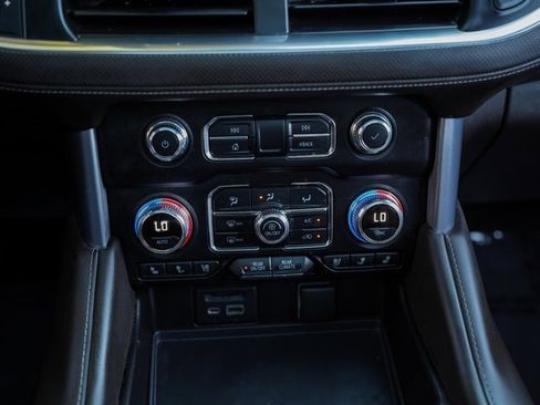 Used 2021 GMC Yukon SLT w/ SLT Premium Package image 35