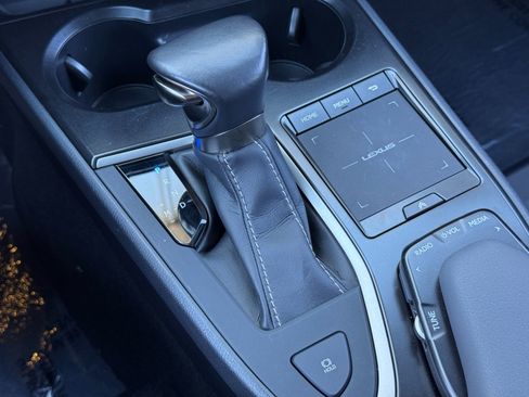 Used 2022 Lexus UX 200 image 28