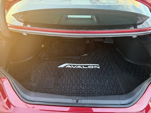 Used 2020 Toyota Avalon XLE image 30