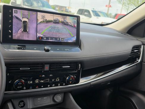 Used 2025 Nissan Rogue SL w/ Tech Package image 29