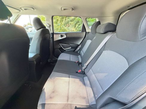 Used 2025 Kia Soul LX w/ LX Technology Package FWD image 23