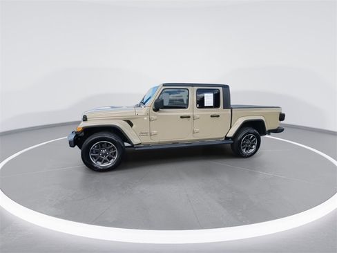 Used 2020 Jeep Gladiator Overland image 4