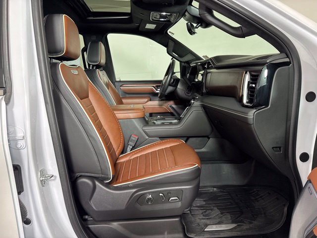 Used 2025 GMC Sierra 3500 Denali Ultimate AWD/4WD image 4