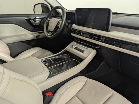Used 2025 Lincoln Aviator Reserve w/ Jet Appearance Package AWD/4WD image 31