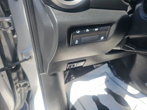Used 2021 Nissan Versa S FWD image 11