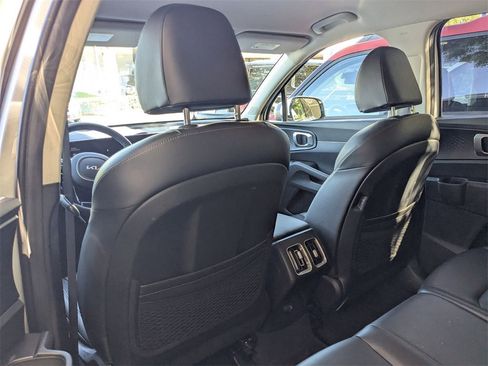 Used 2024 Kia Sorento S image 23