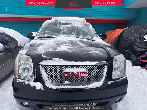 Used 2011 GMC Yukon Denali image 2