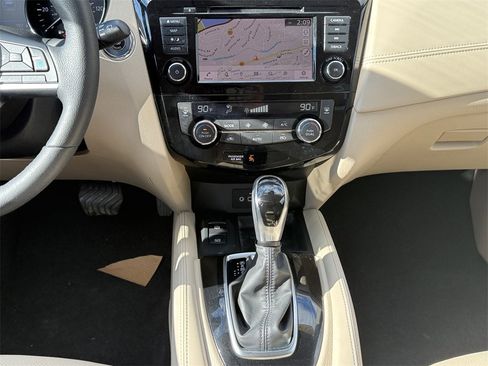 Used 2019 Nissan Rogue SL image 13