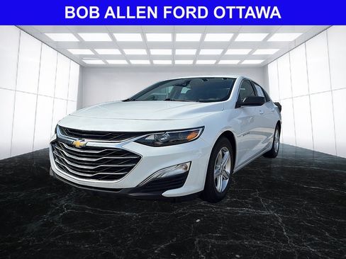 Used 2022 Chevrolet Malibu LS FWD image 1