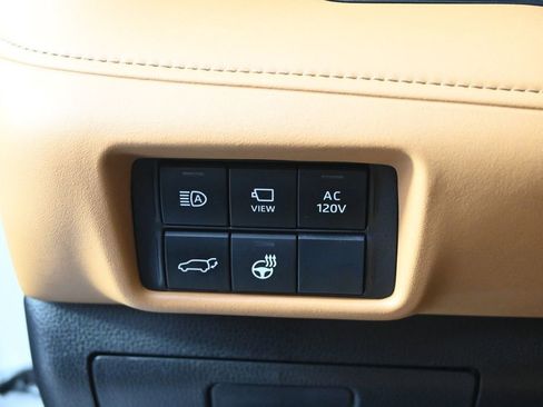 Used 2025 Toyota Highlander Platinum AWD/4WD image 25