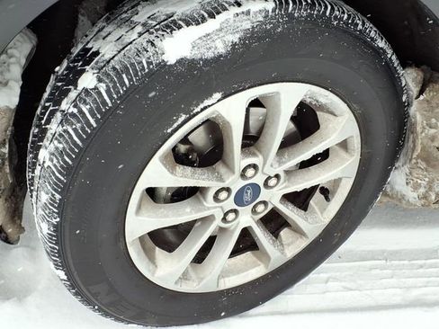 Used 2020 Ford Escape SE image 19