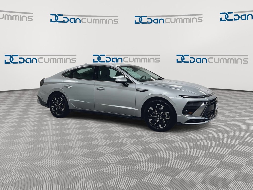 Used 2025 Hyundai Sonata SEL FWD image 2
