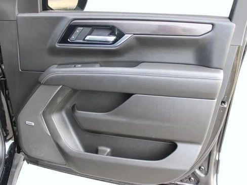 Used 2025 GMC Yukon XL Elevation image 15