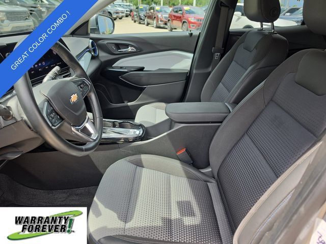 Used 2025 Chevrolet Trax LT w/ LT Convenience Package FWD image 15