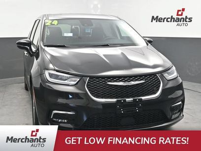 Used 2024 Chrysler Pacifica Touring-L