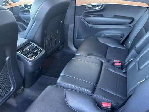 Used 2022 Volvo XC90 T5 Momentum w/ Advanced Package image 12