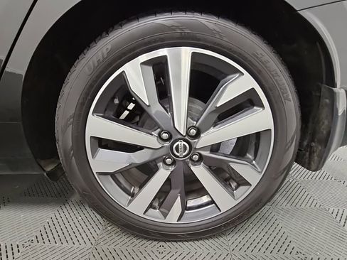 Used 2021 Nissan Versa SR w/ Convenience Package image 36