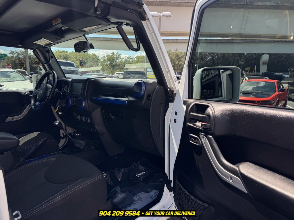 Used 2016 Jeep Wrangler Sahara w/ Connectivity Group AWD/4WD image 29