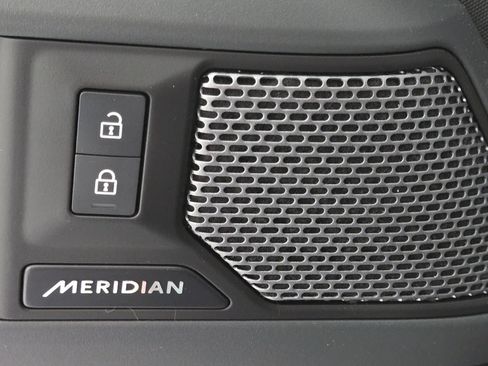 Used 2024 Land Rover Defender 110 X-Dynamic SE AWD/4WD image 22