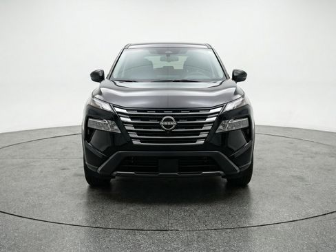 Used 2025 Nissan Rogue SV FWD image 2