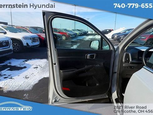 Used 2024 Kia Sorento S image 13