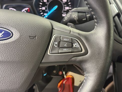 Used 2017 Ford Escape SE w/ SE Sport Appearance Package image 25