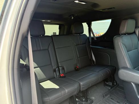 Used 2023 Chevrolet Suburban RST w/ Sport Performance Package AWD/4WD image 16