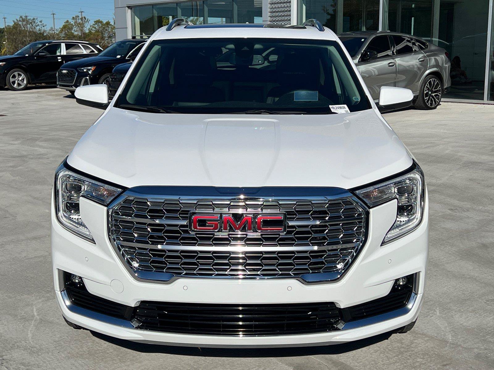 Used 2024 GMC Terrain Denali AWD/4WD image 2