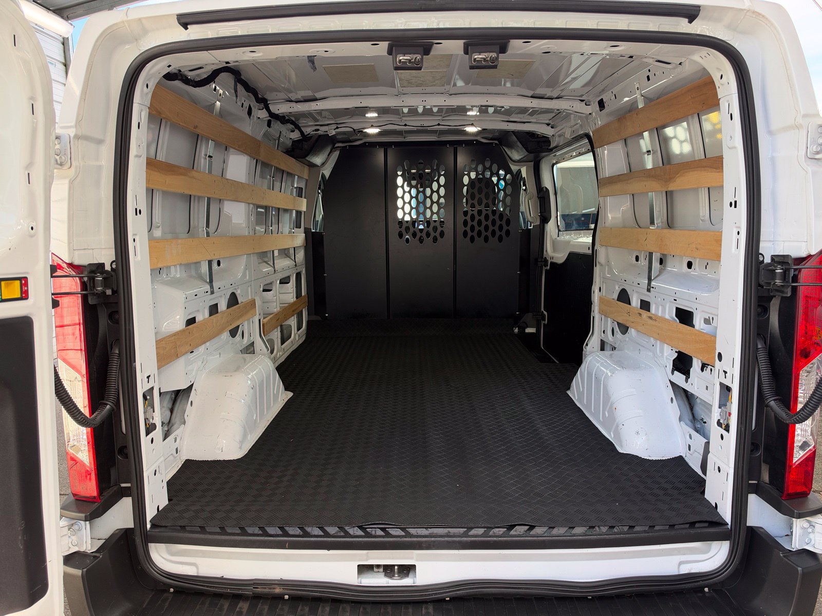 Used 2025 Ford Transit 250 Low Roof w/ Exterior Upgrade Package RWD image 8