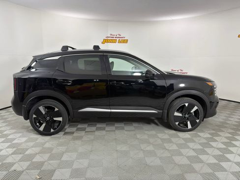 New 2026 Nissan Kicks SR image 7