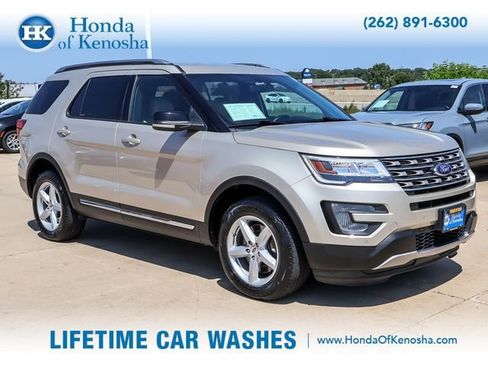 Used 2017 Ford Explorer XLT w/ Equipment Group 202A AWD/4WD image 7
