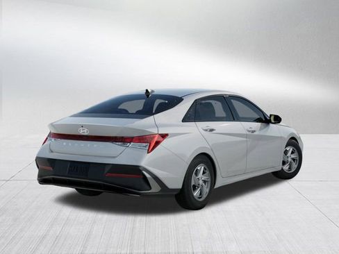 New 2026 Hyundai Elantra SE FWD image 4