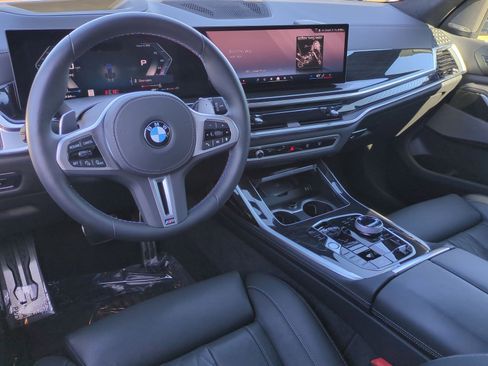 Used 2025 BMW X7 M60i image 30