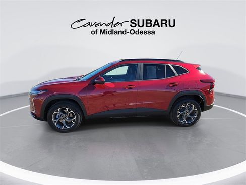 Used 2025 Chevrolet Trax LT image 5