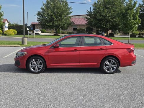 Used 2024 Volkswagen Jetta SE FWD image 4