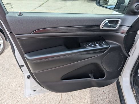 Used 2020 Jeep Grand Cherokee Laredo RWD image 11