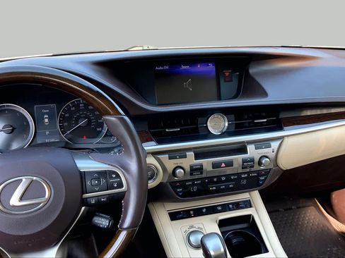 Used 2018 Lexus ES 350 w/ Luxury Package w/Wood Trim FWD image 7