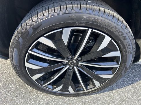 Certified 2025 Volvo XC90 B5 Plus image 8