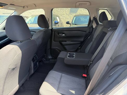 Used 2025 Nissan Rogue SV FWD image 28