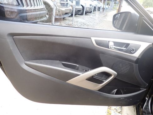 Used 2016 Hyundai Veloster image 21