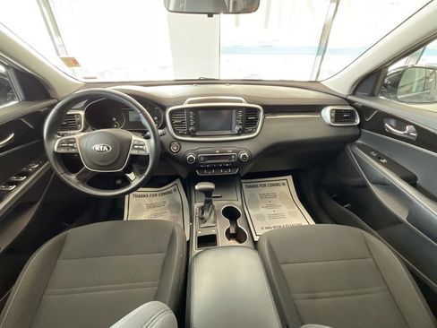 Used 2020 Kia Sorento S image 8